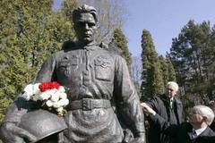 Rusko Estonsko socha