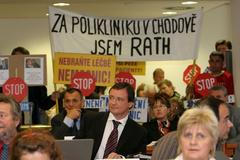 Středočeští zastupitelé rozhodují o privatizaci nemocnic