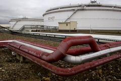 Centrální tankoviště ropy společnosti Mero v Nelahozevsi