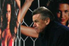 Ottmard Hitzfeld přihlíží porážce svého Bayernu