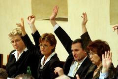 Jiří Čunek hlasuje v senátu