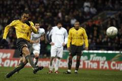 Bolton - Arsenal: Gilberto Silva