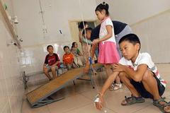 Dvě stě čínských dětí se přiotrávilo jídlem ve školní jídelně.