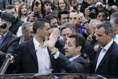 Sarkozy před volební místností