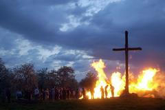 Vatra filipojakubské noci