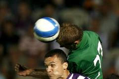 David Lafata v souboji s jabloneckým Homolou