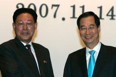 Severokorejský premiér Kim Joing-il a jihokorejský premiér Han Duk-su při jednáních v Soulu, 14.12.2007