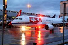 Airbus A-320 Českých aerolinií na letišti Ruzyně