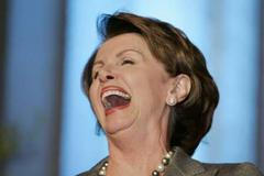 Nancy Pelosiová se směje