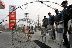 Bhuttová v domácím vězení v Láhauru 13.11.2007