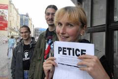 Petice proti americké základně