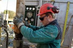 Těžba ropy na jižní Moravě