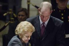 Vdova po exprezidentu USA Geraldu Fordovi se synem
