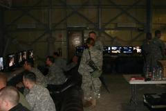 Američtí vojáci hrají Halo 3