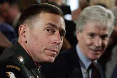 David Petraeus a Ryan Crocker