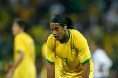 Ronaldinho během zápasu Anglie s Brazílií