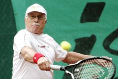 Václav Klaus hraje tenis