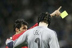Petr Čech dostáv kartu