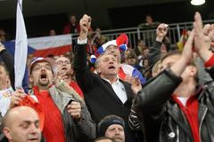 Mirek Topolánek na fotbale v Německu