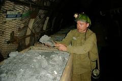 uranová ruda k těžbě