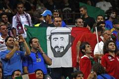 Itálie - Francie: fanoušci, pavarotti