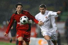 Jan Rezek a Gonzalo Castro v souboji Sparty s Leverkusenem