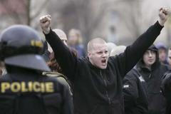 Ultrapravice je proti radaru. Anarchisté také