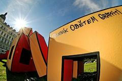 Pomník obětem graffiti.