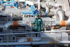 Těžba ropy na jižní Moravě