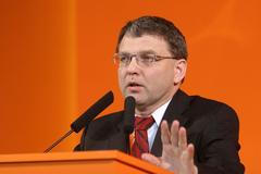 Lubomír Zaorálek hovoří na sjezdu ČSSD