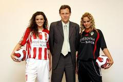 FK Viktoria Žižkov: trenér Griga a hostesky v nových dresech klubu