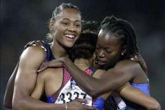 Jonesová v cíli zlaté štafety na OH v Sydney