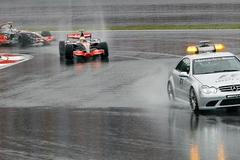 Lewis Hamilton a Fernando Alonso, McLaren za safety car