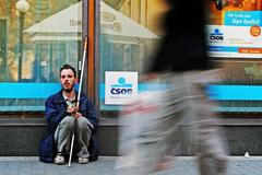 Slepý žebrající muž