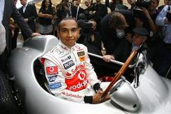 Hamilton ve Stříbrném šípu