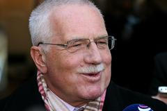 Václav Klaus před Kolovratským palácem