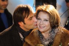 Film Nestyda: Jiří Macháček a Emília Vašáryová