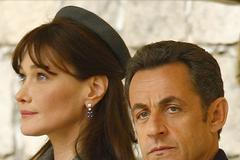 Sarkozy a Carla u královny Alžběty