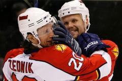 Hokejisté Floridy Panters Richard Zedník a Olli Jokinen