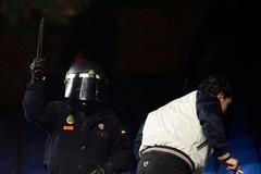 Policie na fotbale Madrid - Bolton