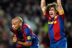 Carles Puyol a Thierry Henry se radují z branky