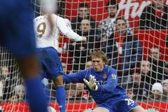 Milan Baroš vs. Thomas Kuszczak