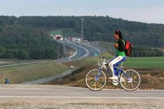 Cyklista na dálnici