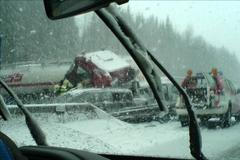 Dálnice D1 po hromadné nehodě stojí