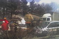 Dálnice D1 po hromadné nehodě stojí