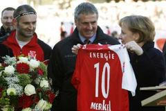 Merkelová na fotbale Chotěbuz - Dortmund