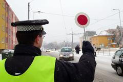 Ostrava pod sněhem - policajt