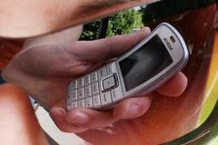 Mobilní telefon. Ilustrační foto.