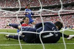 Petr Čech a Ryan Giggs