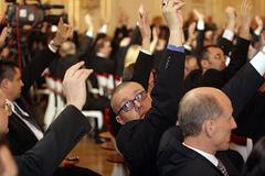 Pátek na Hradě: Hlasování pro Klause